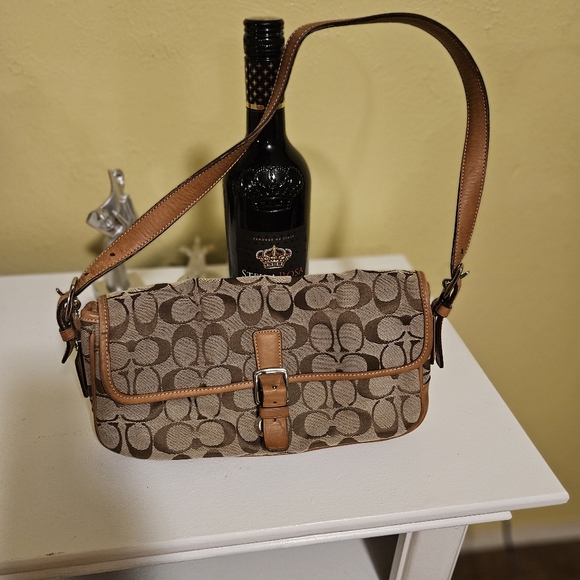 Coach - Picture 3 of 3